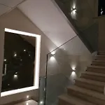 Santa Barbara & 3*