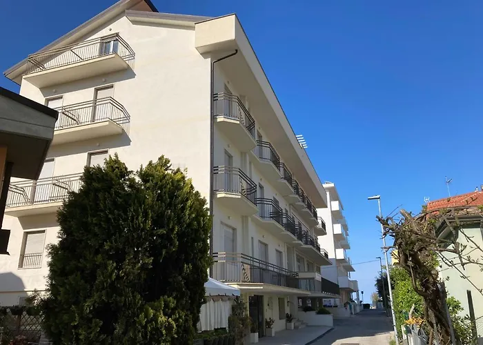 Santa Barbara & Hotel 3*